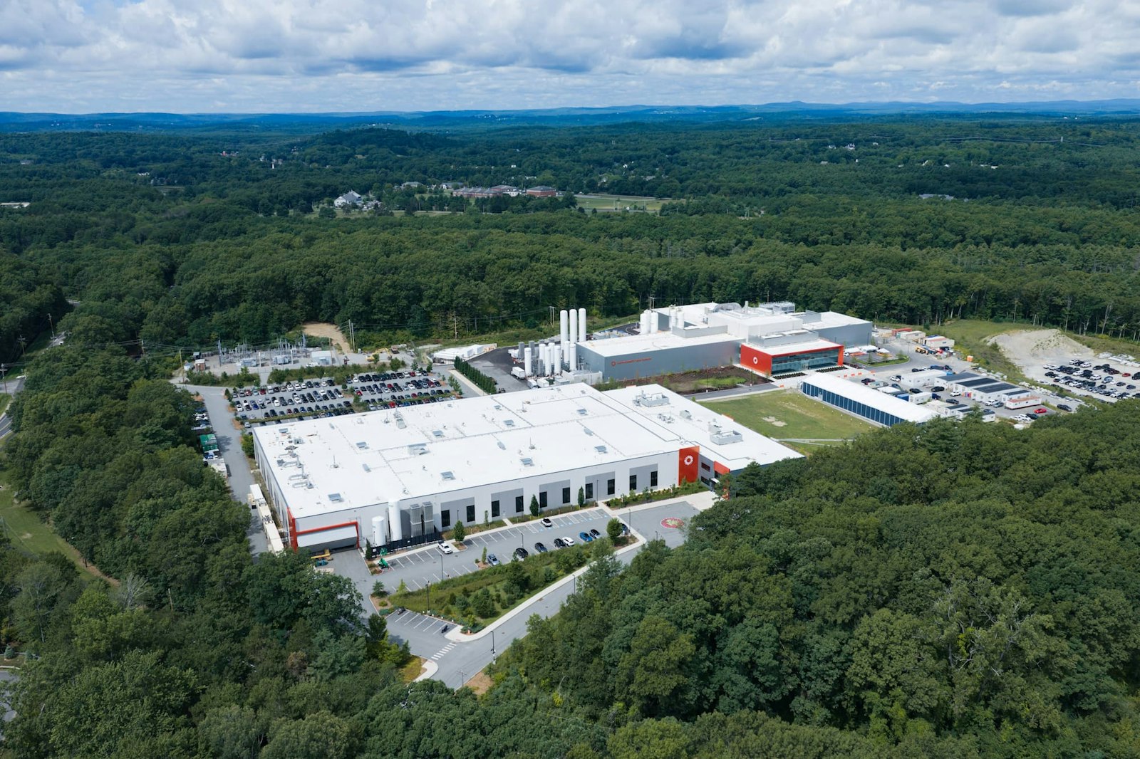 Vista aérea do campus da Commonwealth Fusion Systems em Devens.